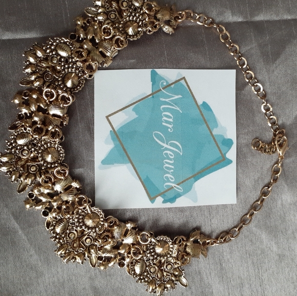 Beautiful Statement Necklace - Picture 2 of 4